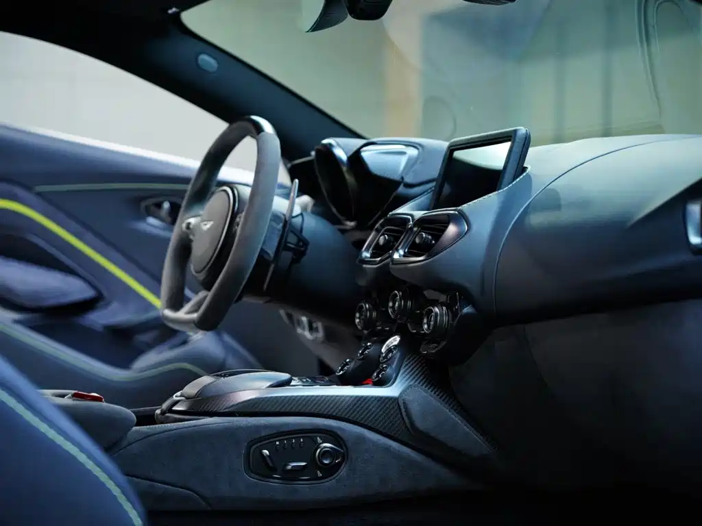 Aston Martin V8 Vantage — миниатюра 24