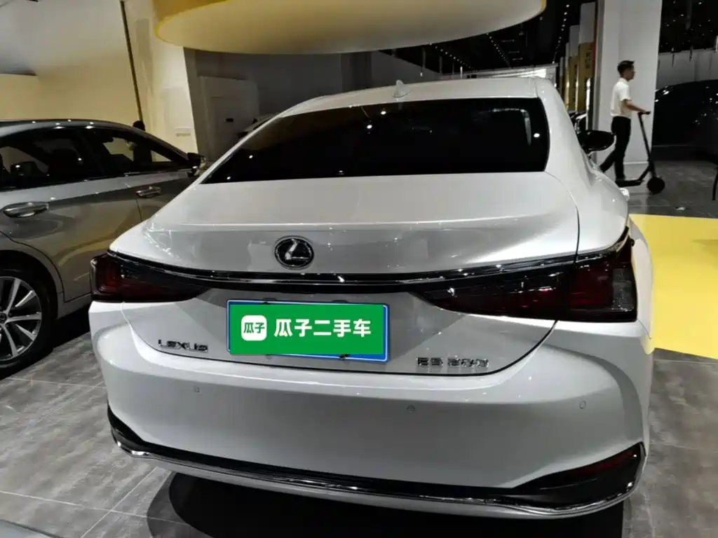 Lexus ES — миниатюра 6