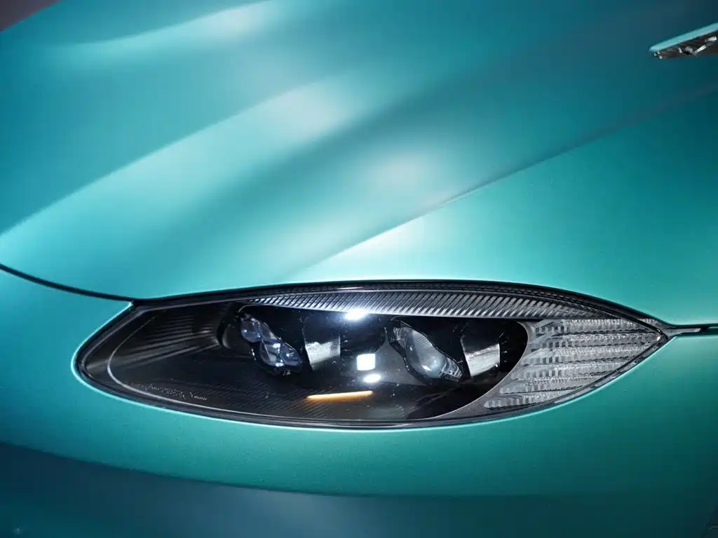 Aston Martin V8 Vantage — миниатюра 48