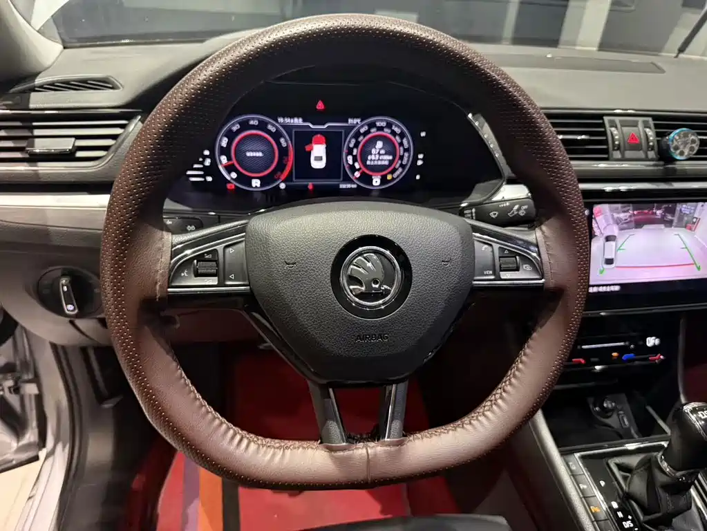 Skoda Superb — миниатюра 12