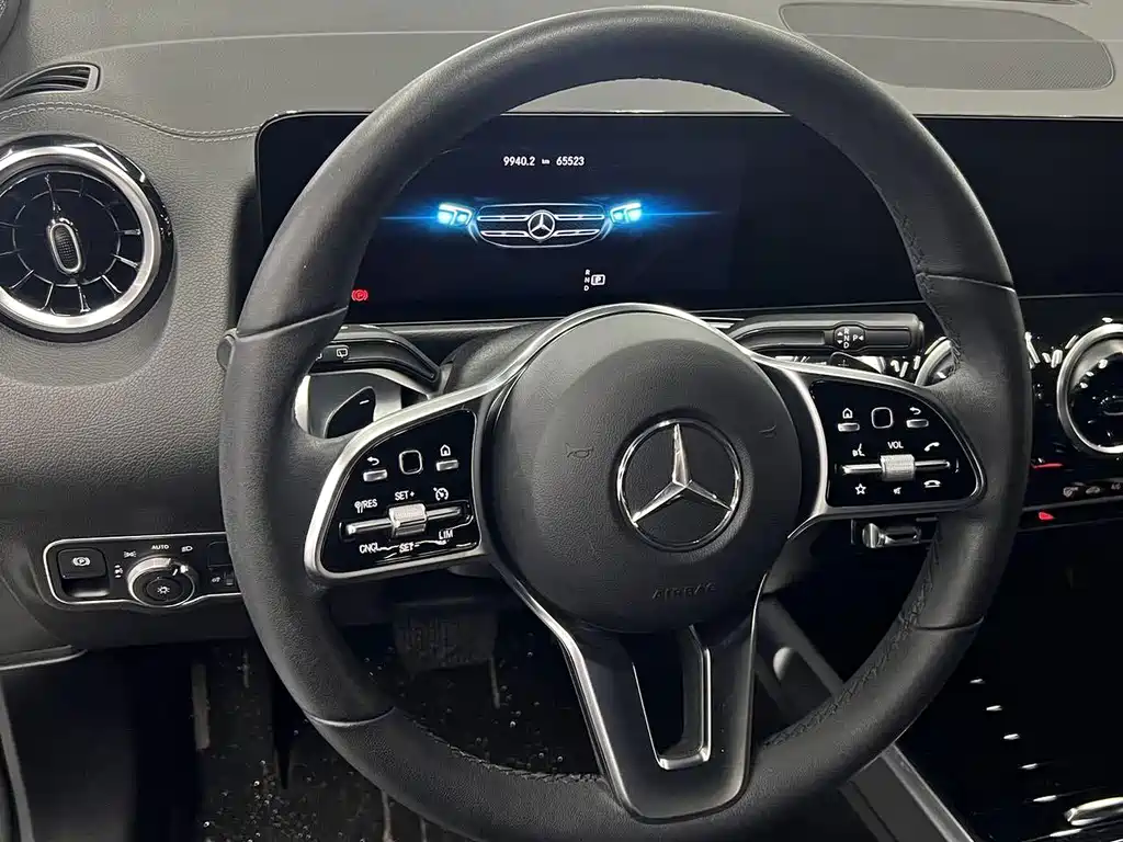 Mercedes-Benz GLB — миниатюра 12