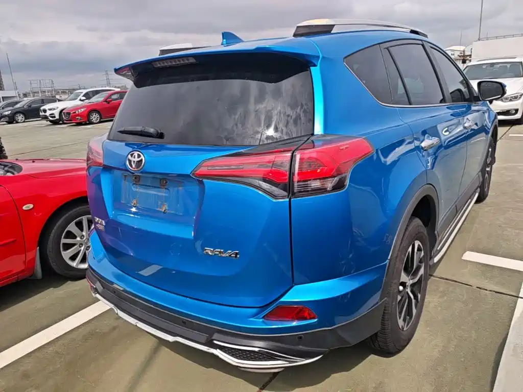 Toyota RAV4 — миниатюра 7