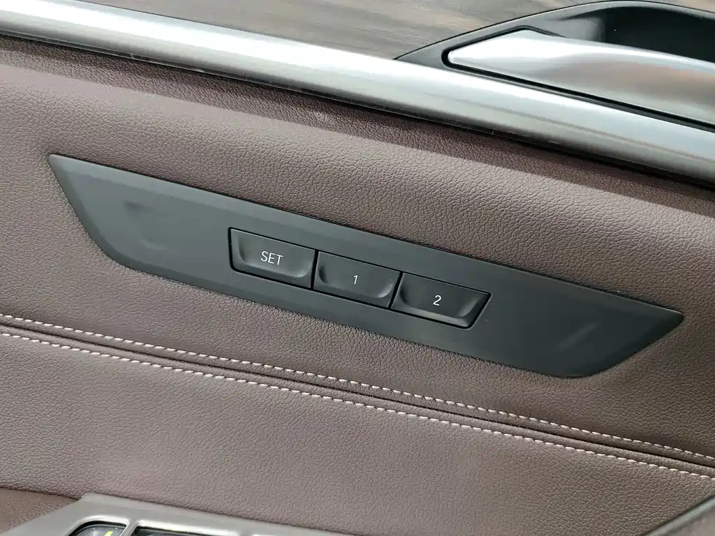 BMW 5 Series — миниатюра 17