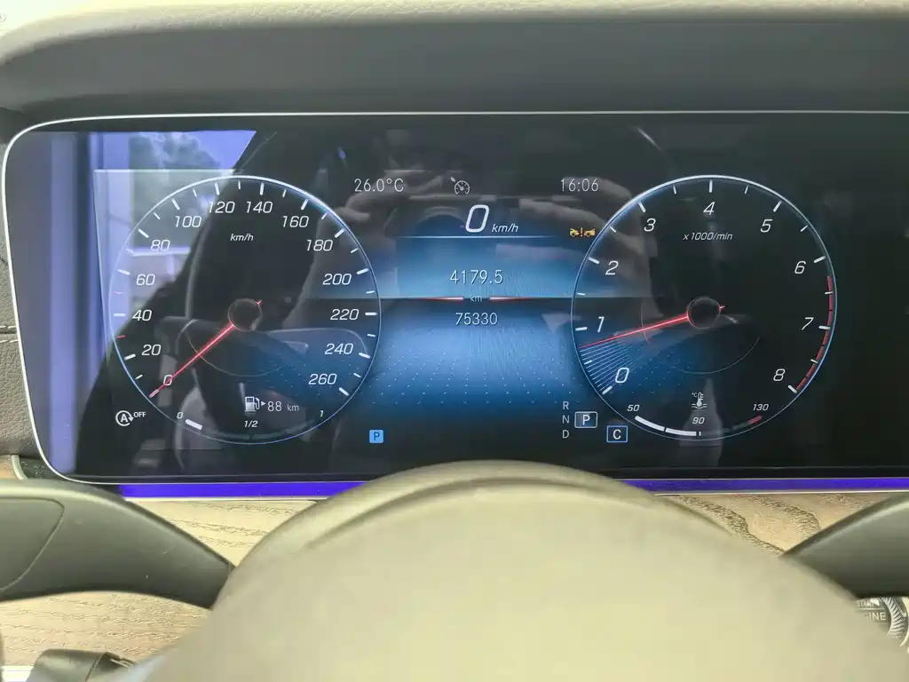 Mercedes-Benz E-Class — миниатюра 18