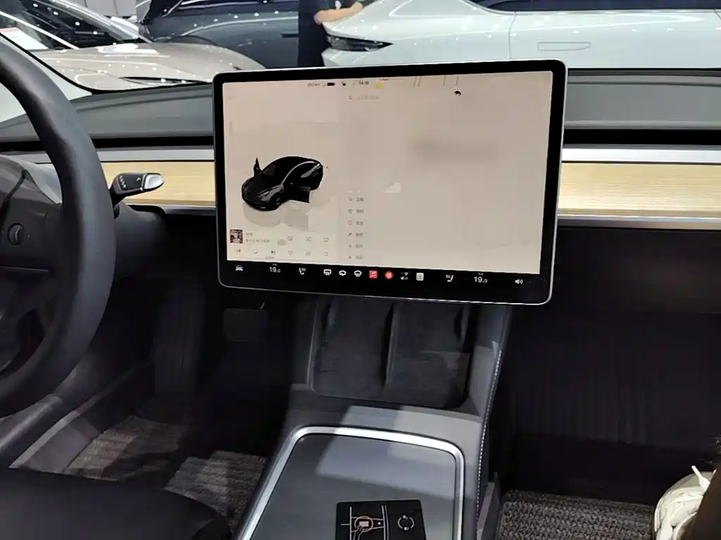 Tesla Model 3 — миниатюра 10