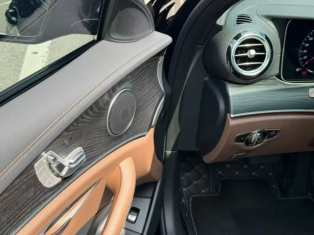 Mercedes-Benz E-Class (Import) — миниатюра 8