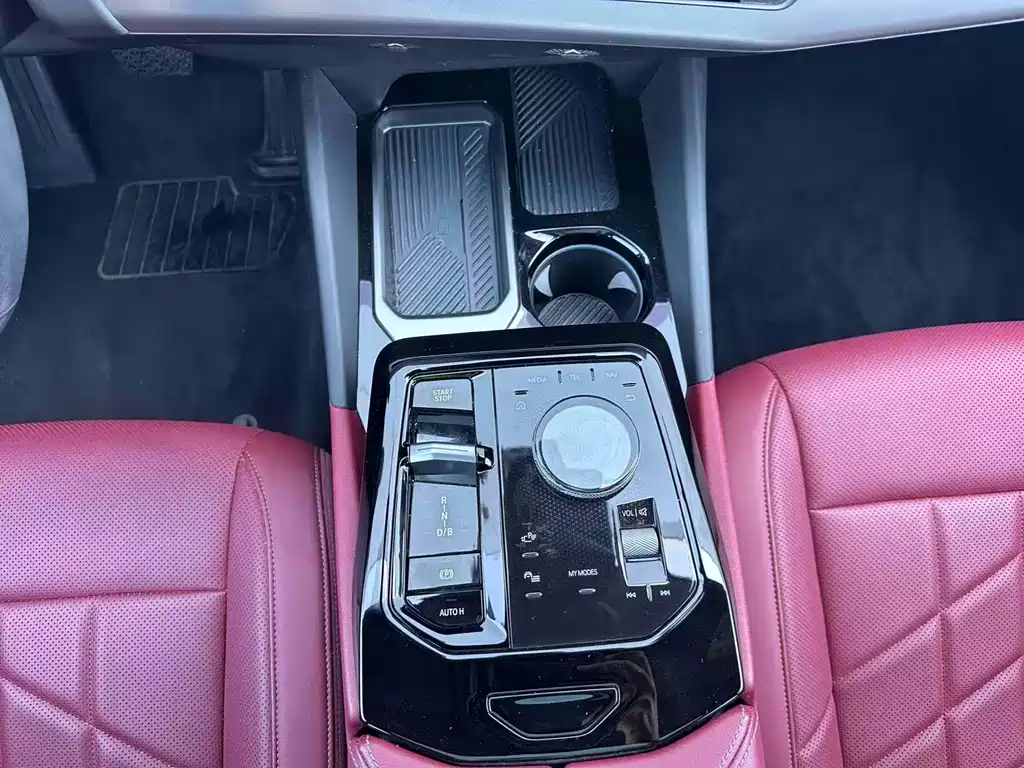 BMW i5 — миниатюра 13