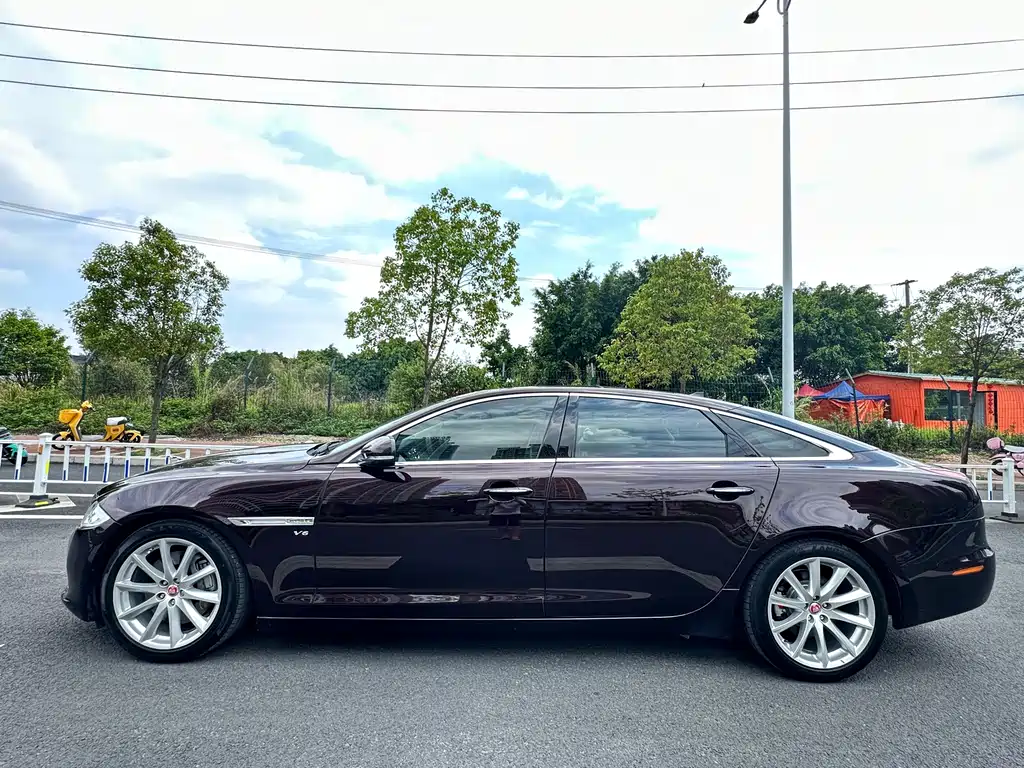 Jaguar XJ — миниатюра 3