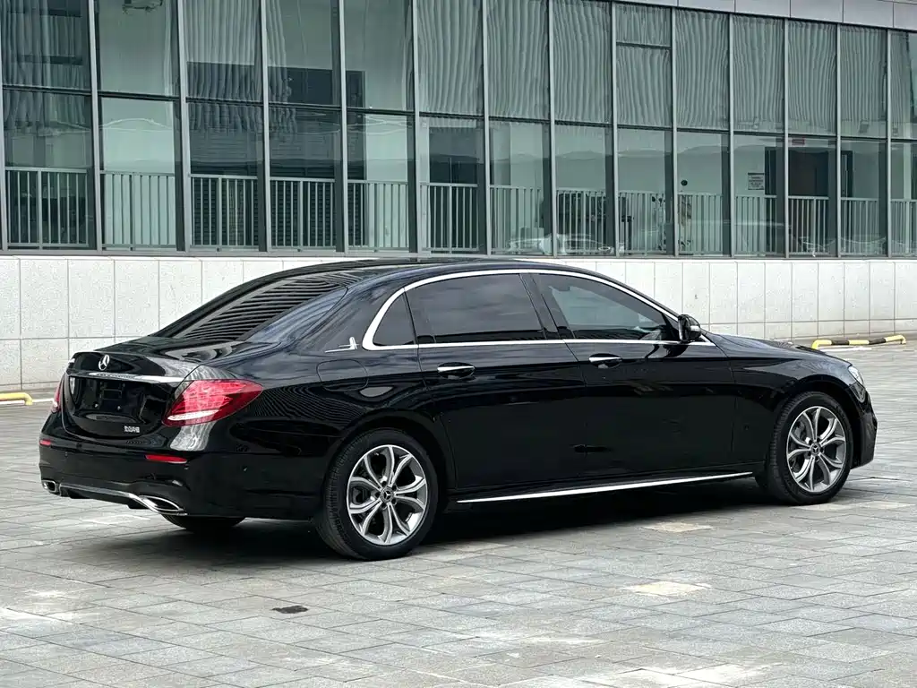 Mercedes-Benz E-Class — миниатюра 12