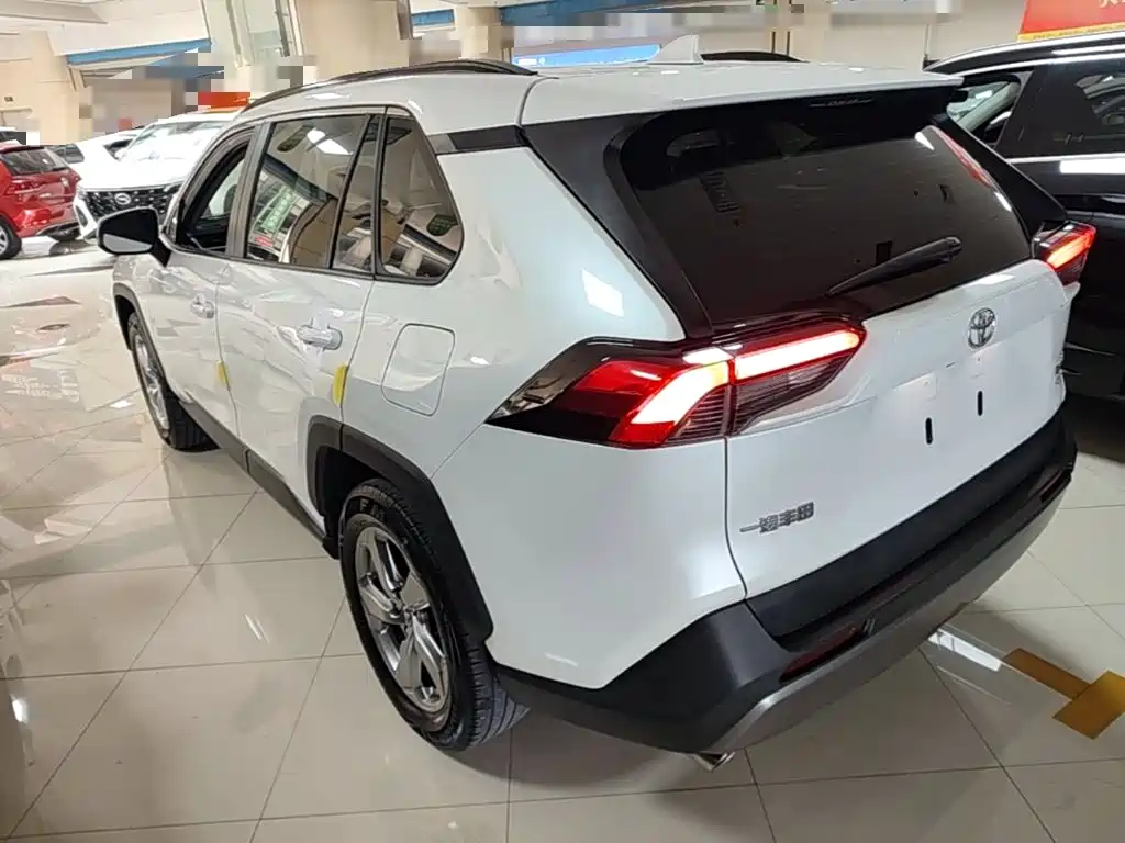 Toyota RAV4 — миниатюра 5