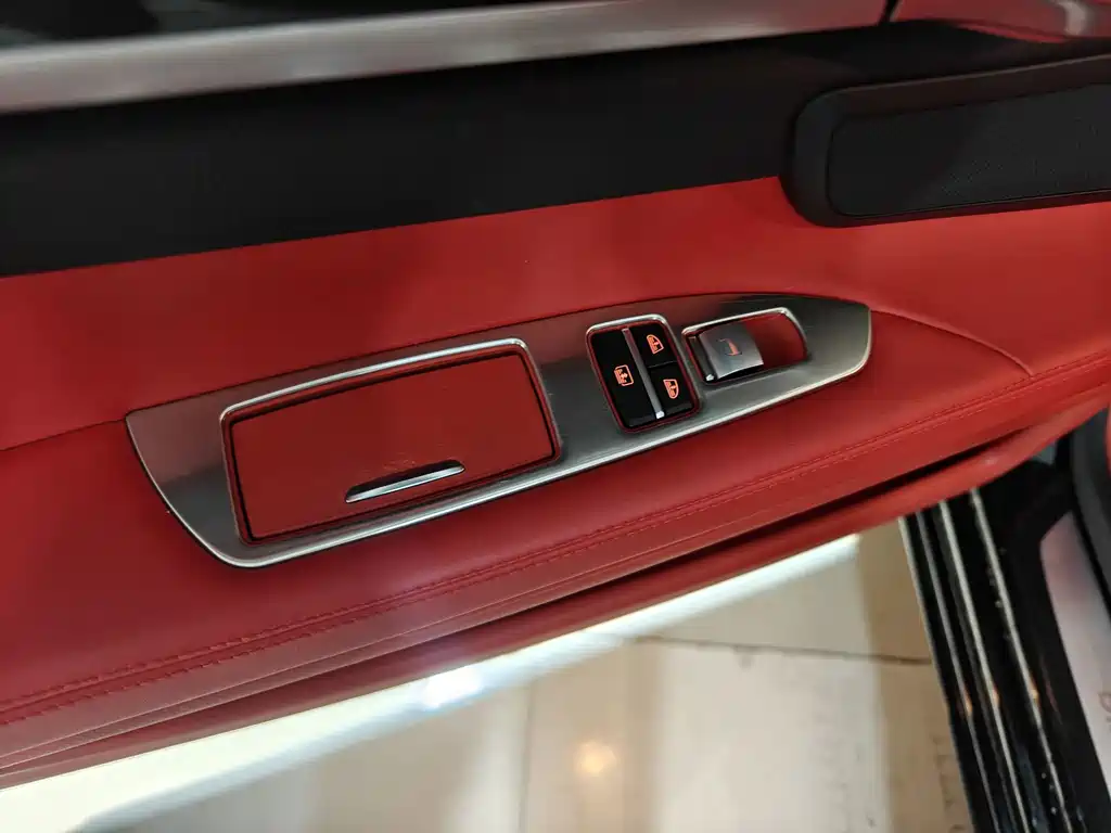 BMW 7 Series — миниатюра 13