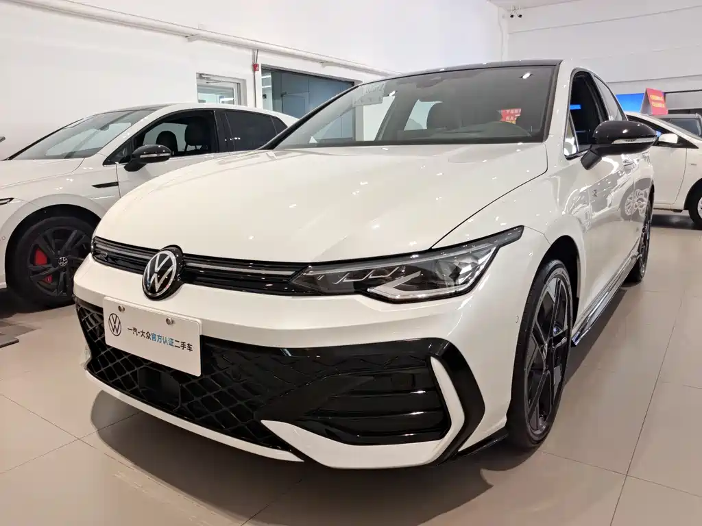 Volkswagen Golf 2025 Facelift 2 300TSI R-Line