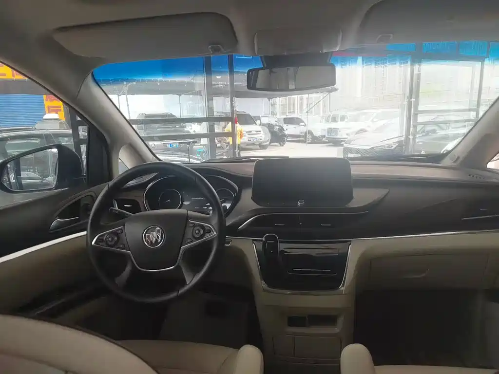 Buick GL8 — миниатюра 2