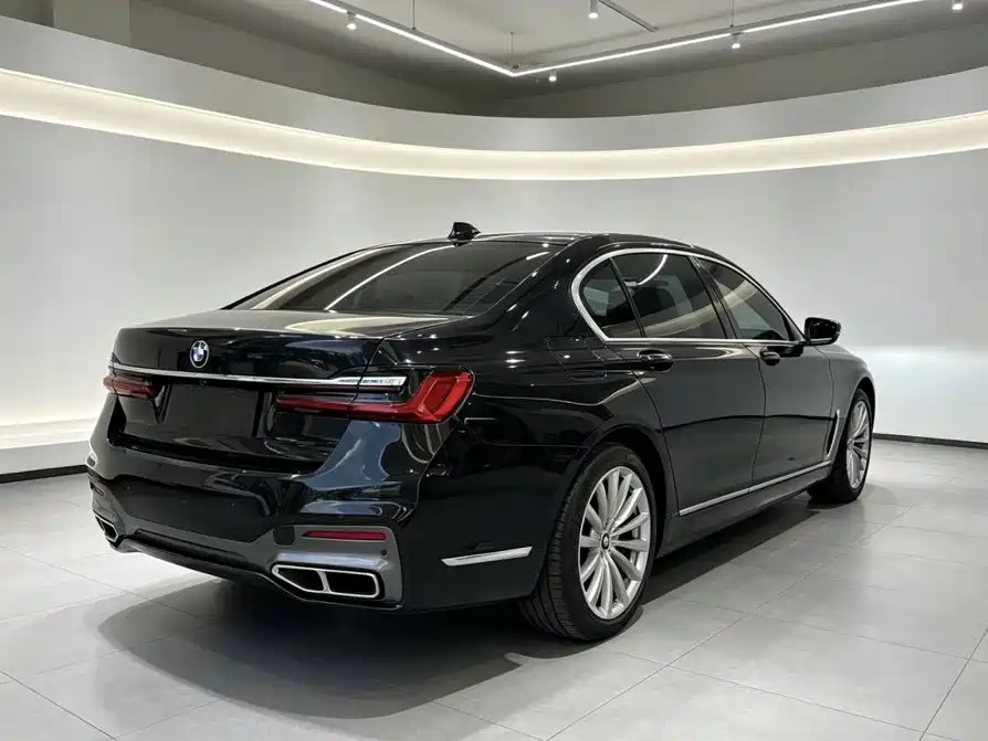 BMW 7 Series — миниатюра 5