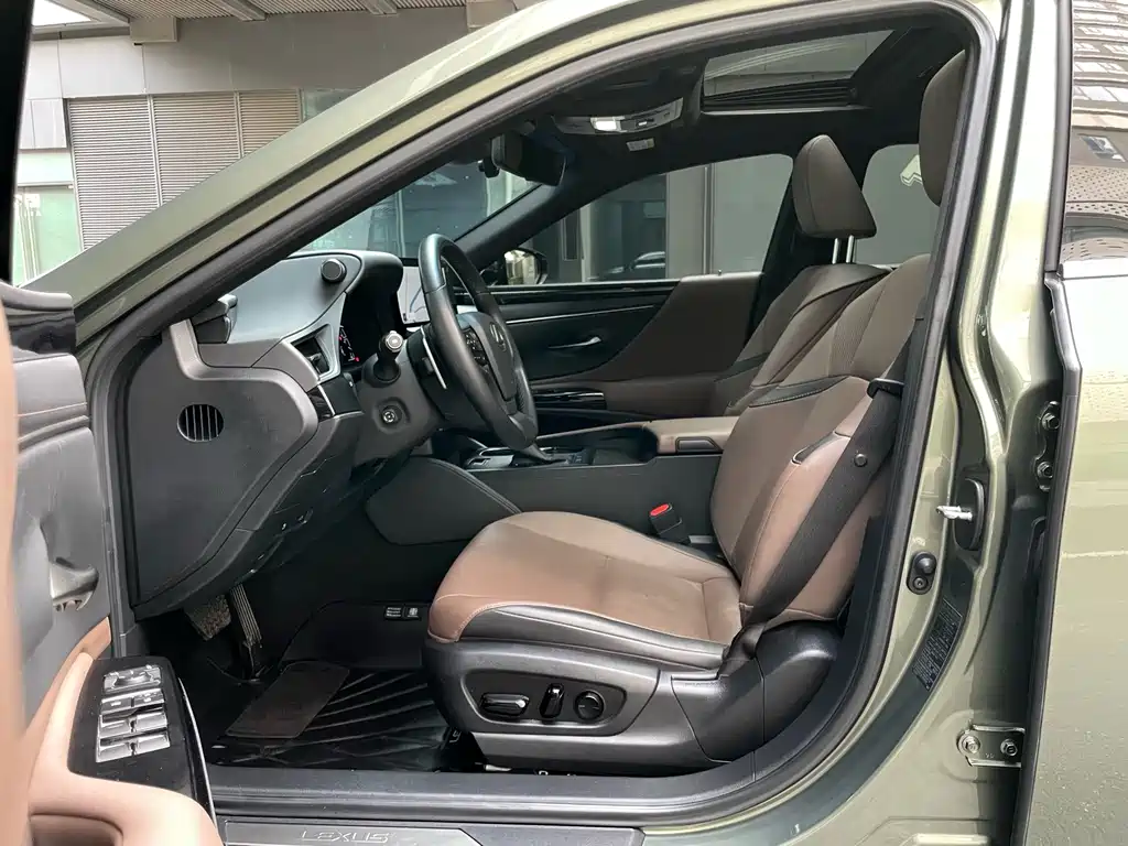Lexus ES 2022 260
