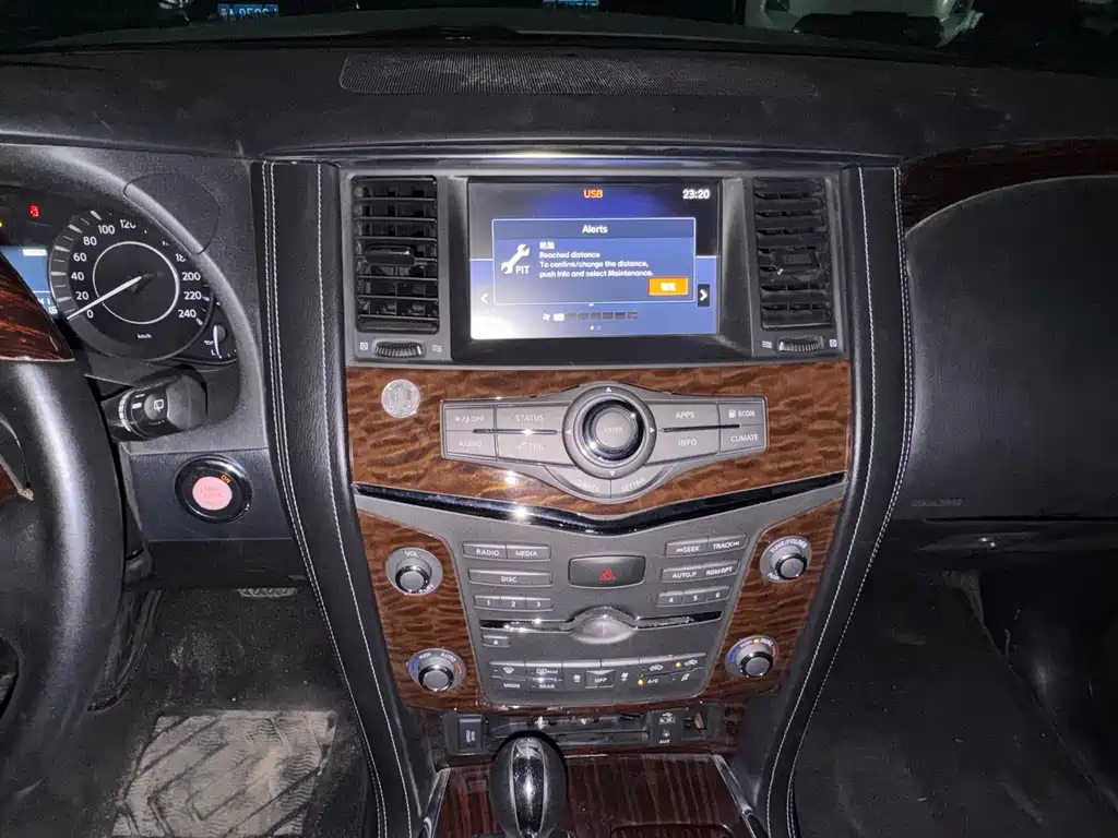 Nissan Patrol — миниатюра 10