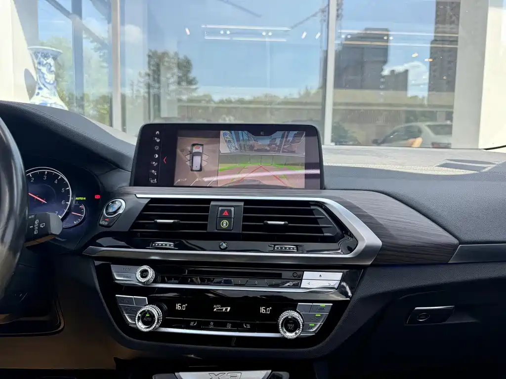 BMW X3 — миниатюра 11