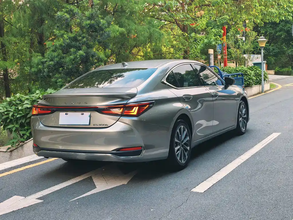 Lexus ES — миниатюра 14