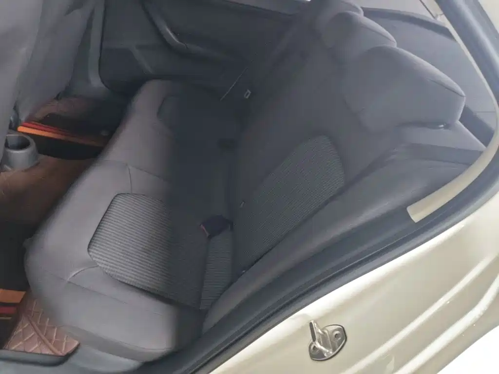 Volkswagen Santana — миниатюра 17