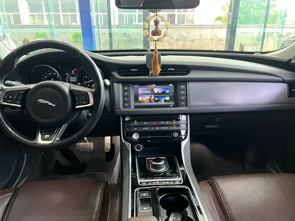 Jaguar XFL — миниатюра 9