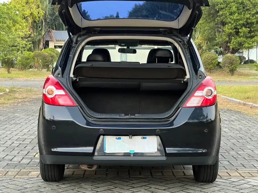 Nissan Tiida — миниатюра 18