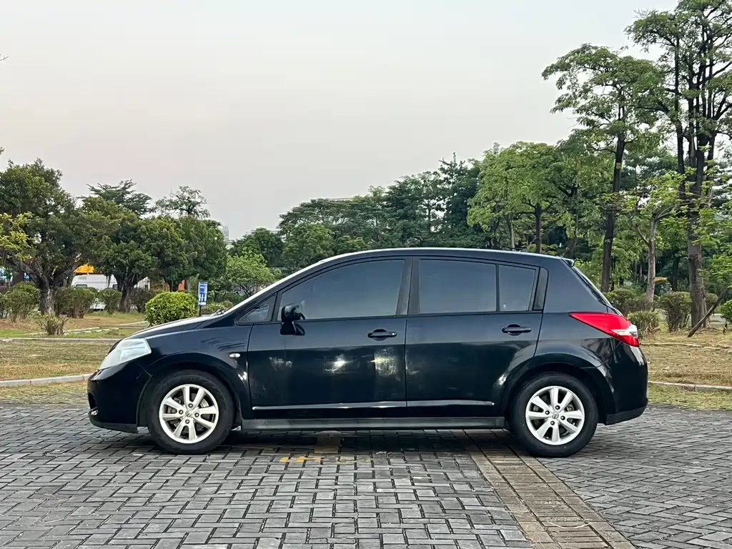 Nissan Tiida — миниатюра 4