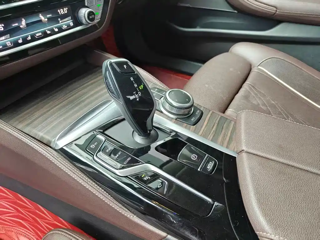 BMW 5 Series — миниатюра 10