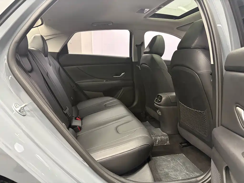 Hyundai Elantra — миниатюра 14