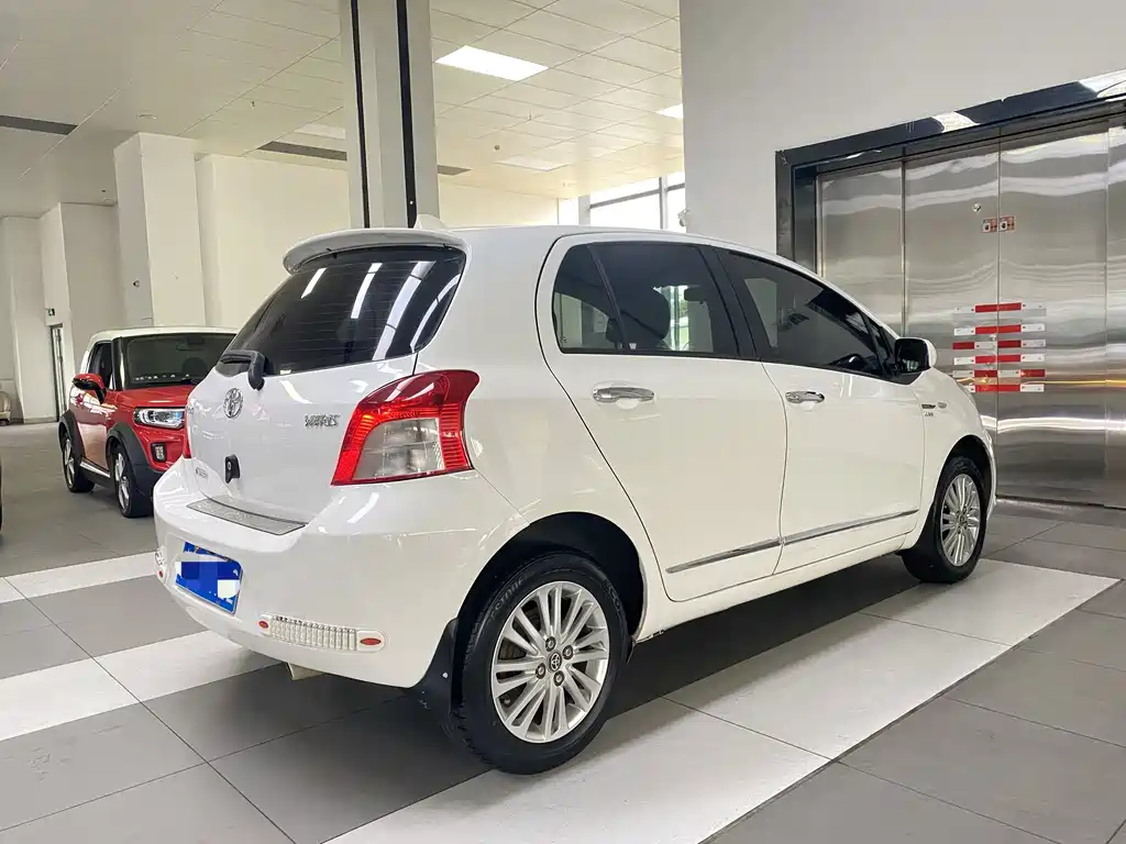 Toyota Yaris — миниатюра 8