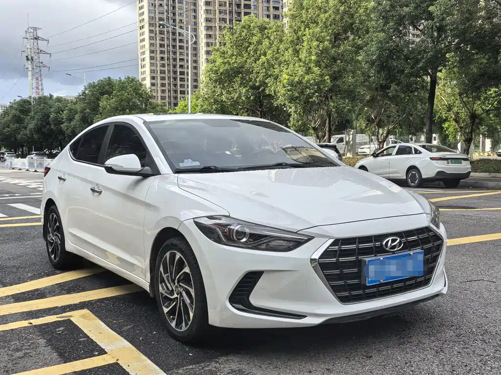 Hyundai Elantra — миниатюра 3