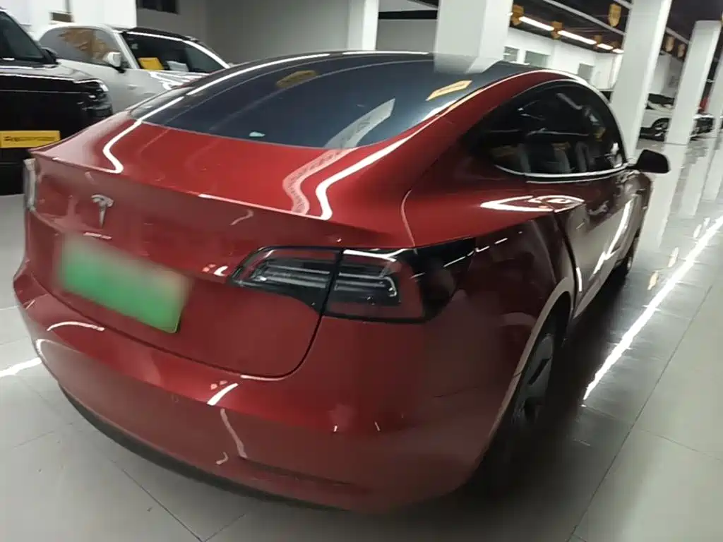 Tesla Model 3 — миниатюра 7