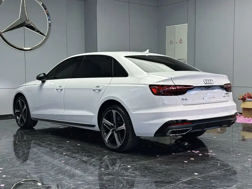 Audi A4L 2024 40 TFSI Luxury