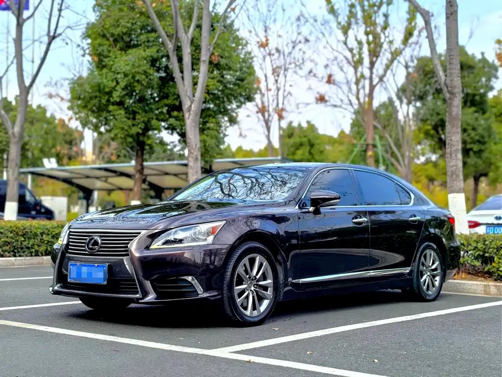 Lexus LS 2015