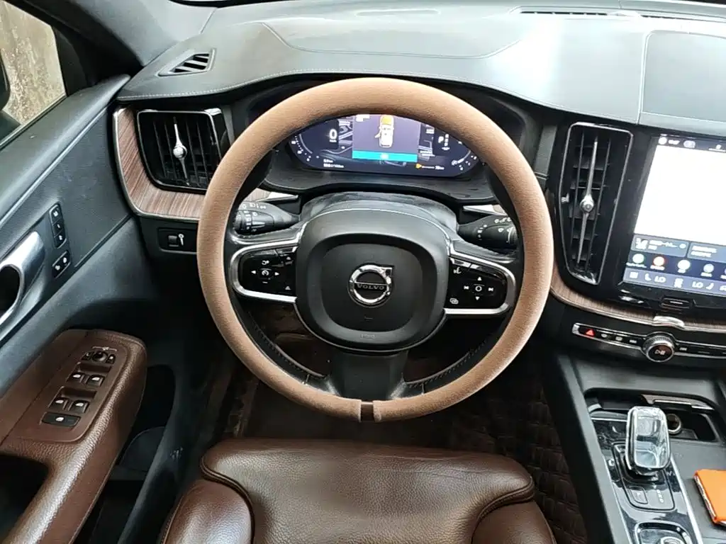 Volvo XC60 — миниатюра 11