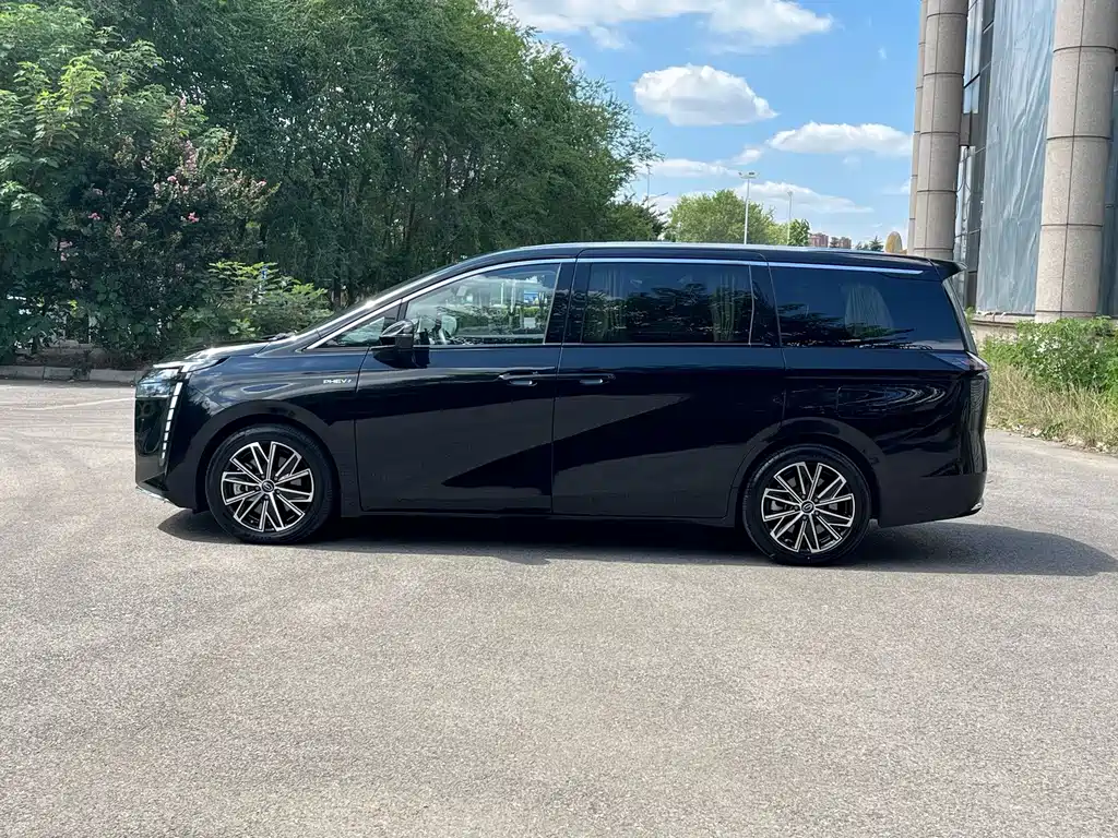 GAC Motor Trumpchi E8 PHEV — миниатюра 3
