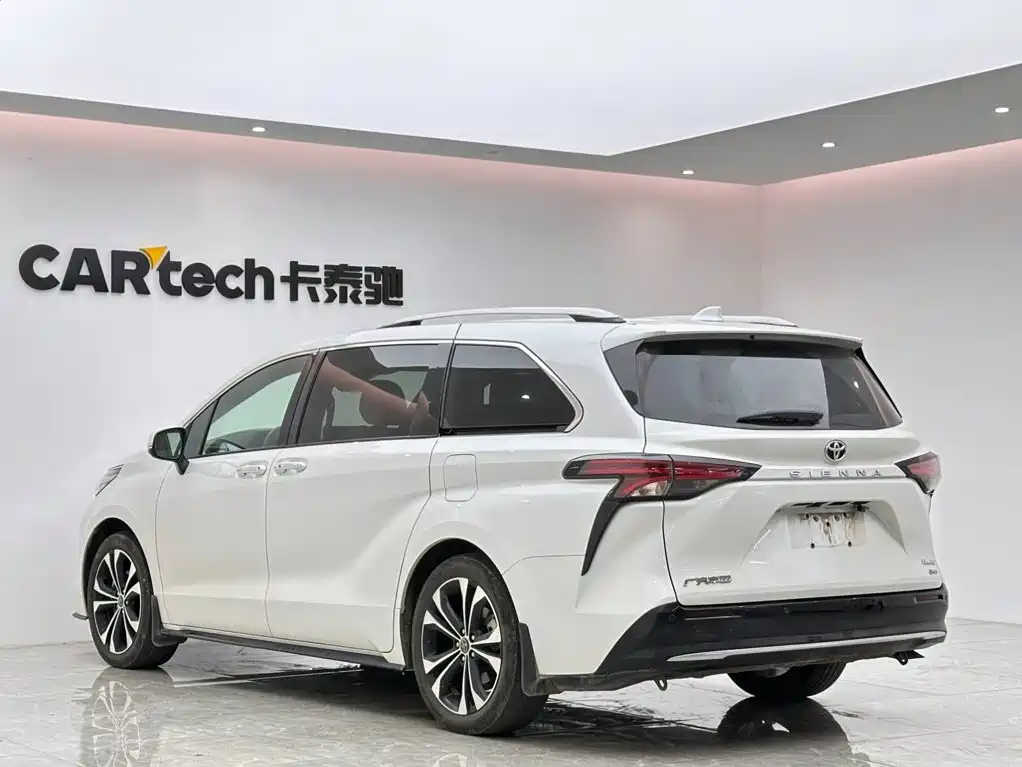 Toyota Sienna — миниатюра 3
