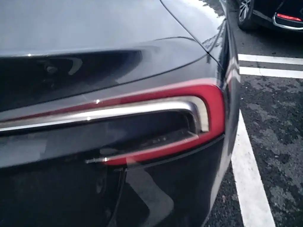 Tesla Model 3 — миниатюра 8