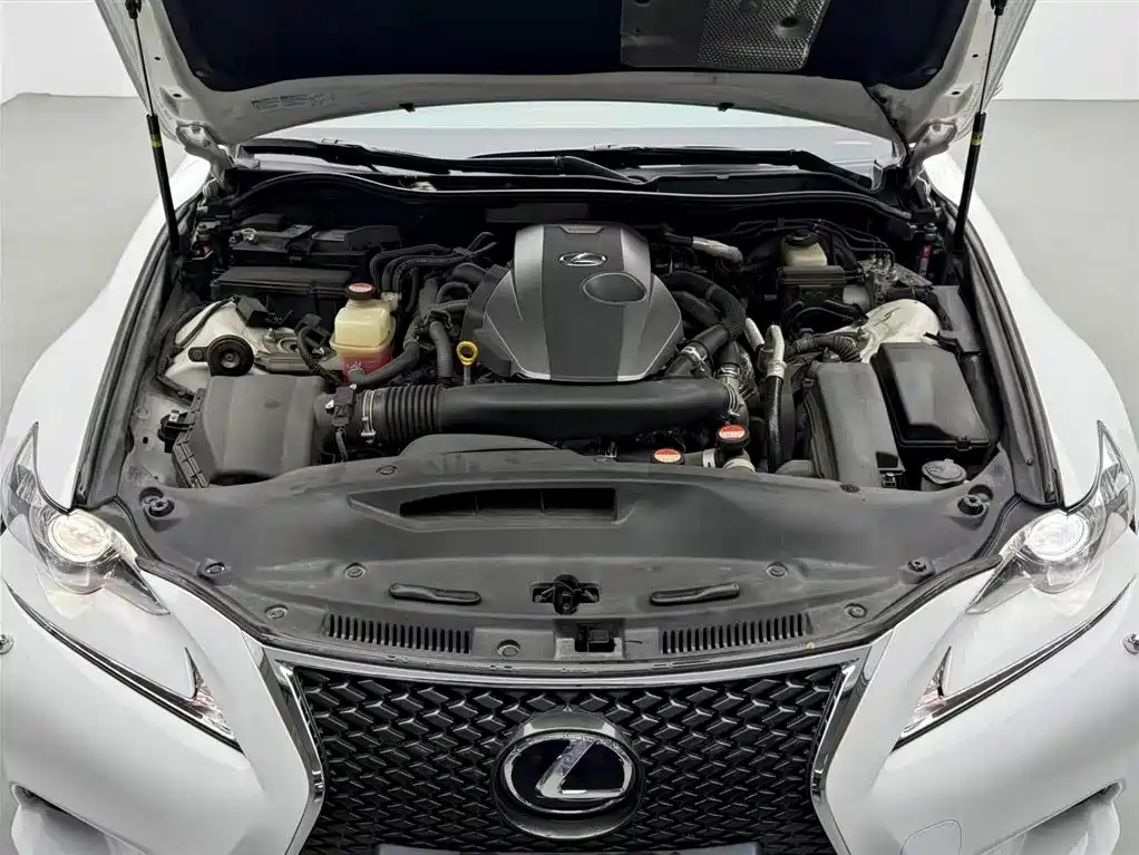 Lexus IS 2015 200t F SPORT