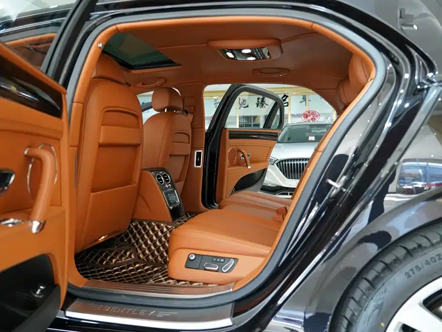 Bentley Flying Spur — миниатюра 6