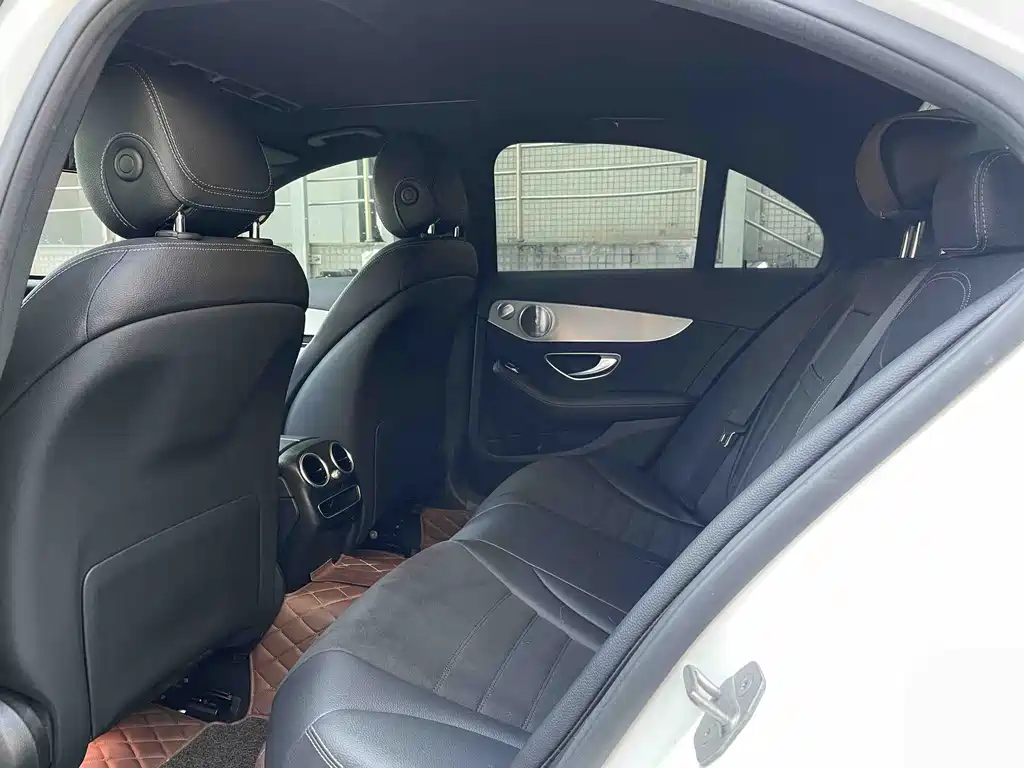 Mercedes-Benz C-Class — миниатюра 13