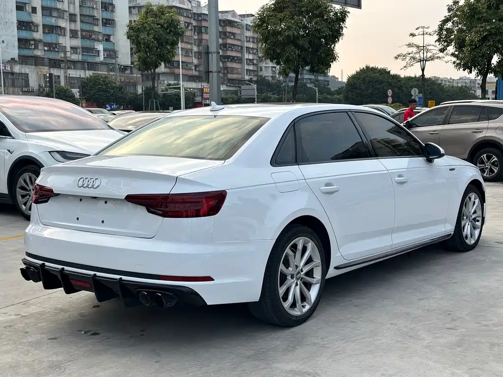 AUDI A4L