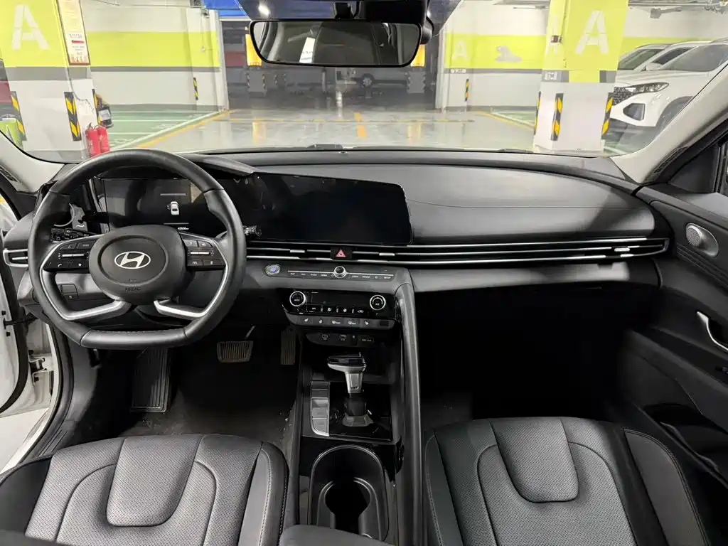 Hyundai Elantra — миниатюра 11