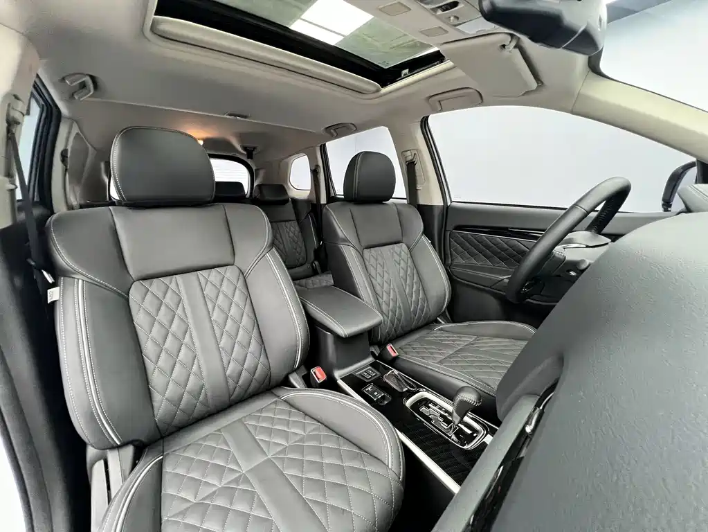 Mitsubishi Outlander — миниатюра 9