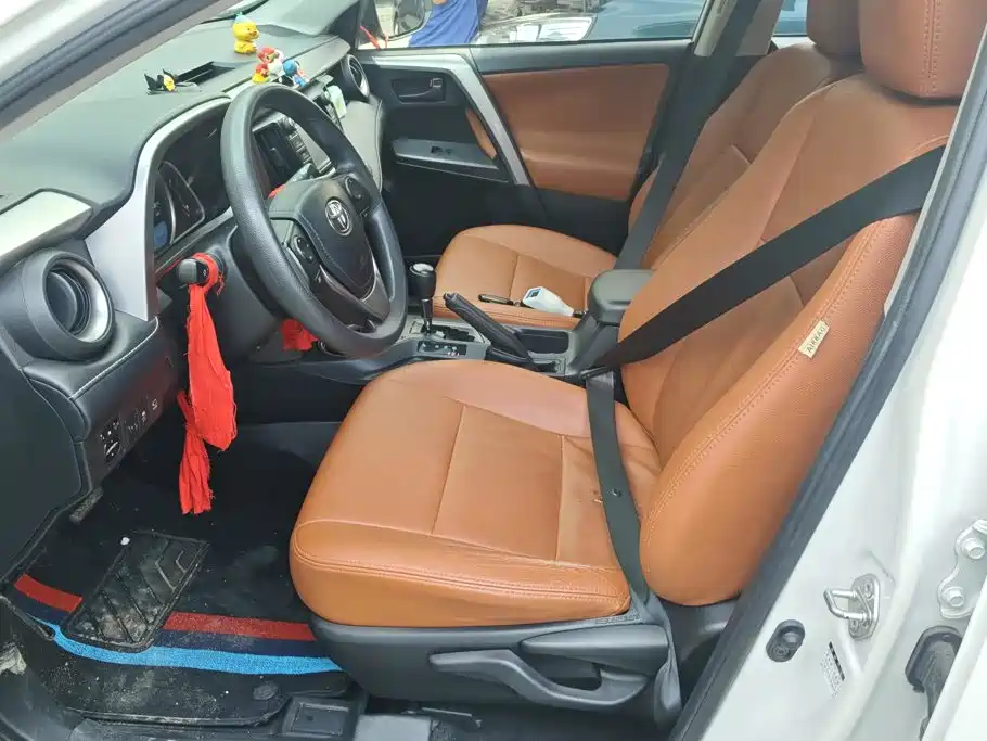 Toyota RAV4 — миниатюра 9
