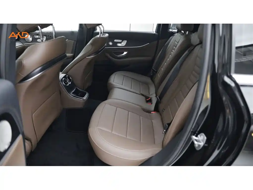 Mercedes-Benz E-Class — миниатюра 7