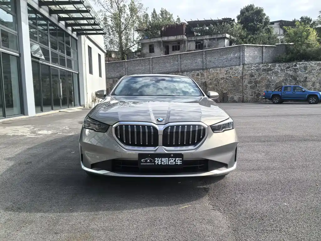 BMW 5 Series — миниатюра 2