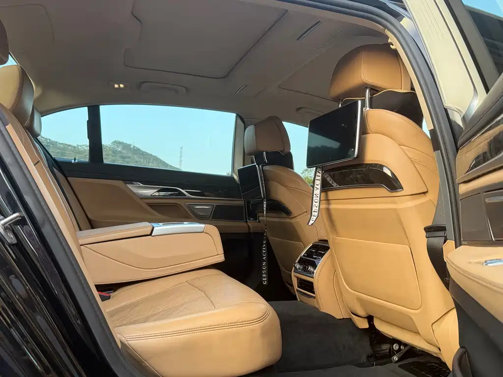 BMW 7 Series — миниатюра 15