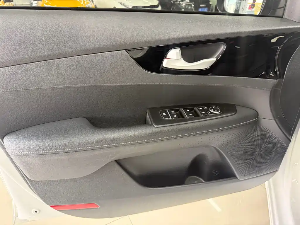 Kia K3 — миниатюра 8
