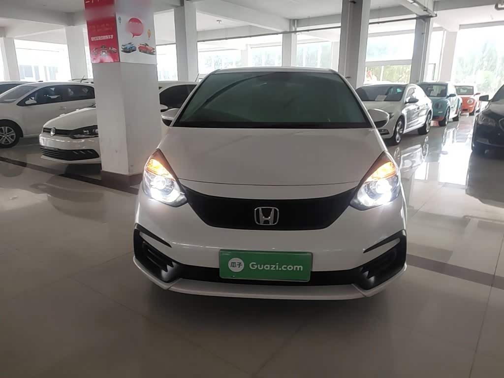Honda Fit 1.5 л 2024 г. Белый, пробег 35700 км
