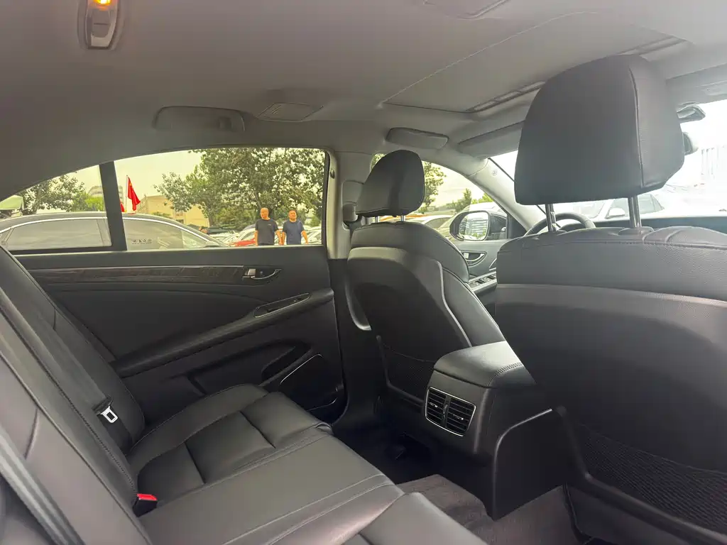 Hongqi Hongqi H7 — миниатюра 13